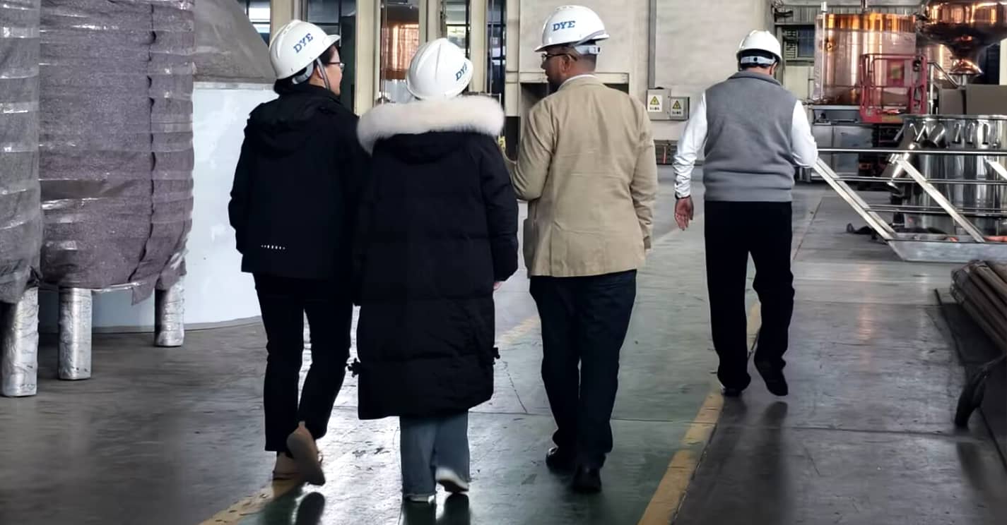 Middle Eastern Clients Visited Our Factory! DYE with Its Distillation Expertise, Sows The Seeds of Hope for Cooperation.